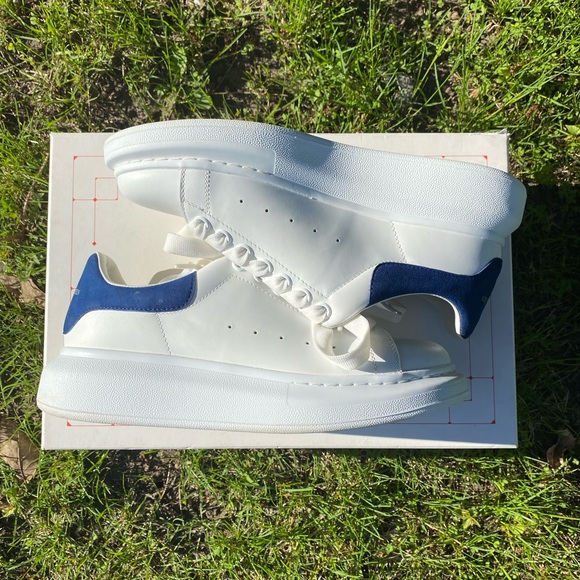 Alexander McQueen Paris in Blue - Picture 9 of 12